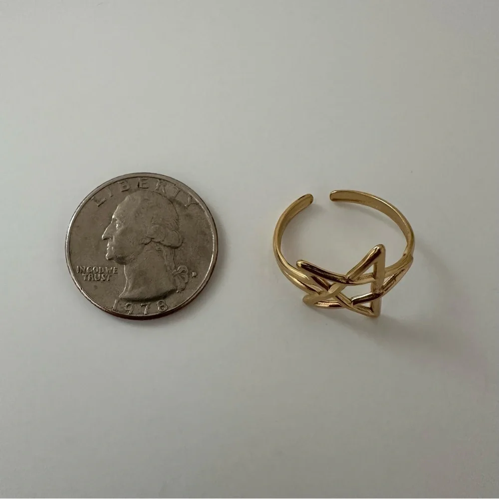 Gold Star‎ Ring